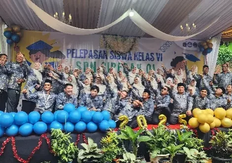 Foto Guru dan Tendik Pada Acara Pelepasan Kelas VI Tahun 2024-2025